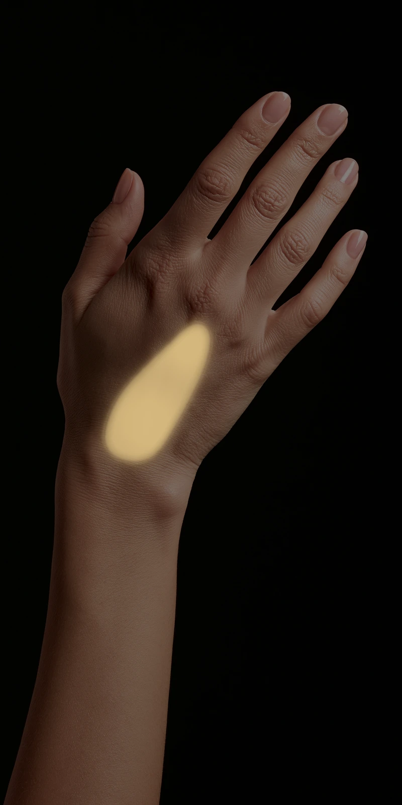Referral pattern of the extensor indicis on a back-of-hand close-up